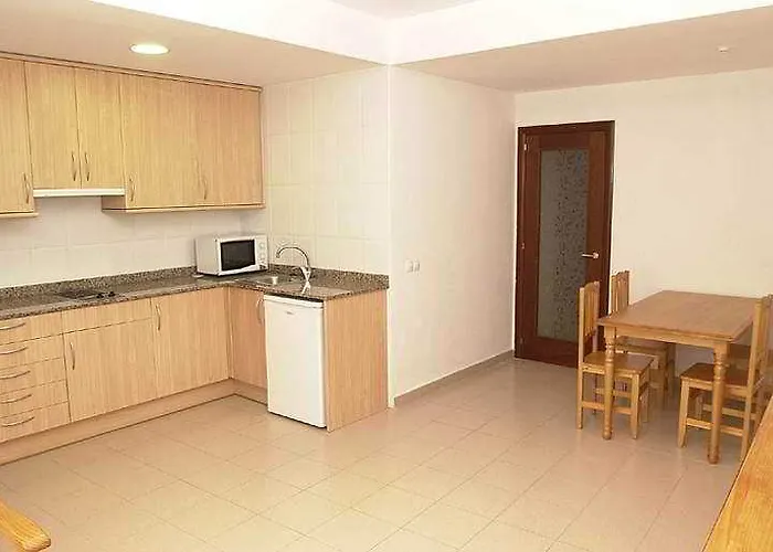 Ar Dosjoimi Hotel *