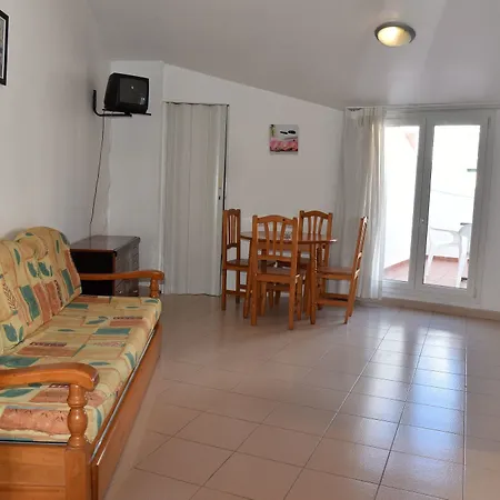 Apartament Ar Dosjoimi *