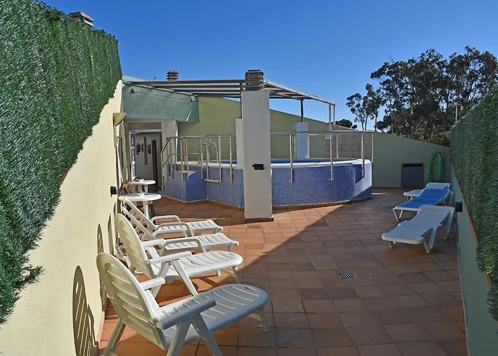 Ar Dosjoimi Hotel *