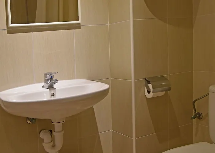 Ar Dosjoimi Hotel *